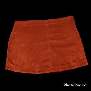 Mud Pie Women's Fashion Faux Suede red Miniskirt, Size L great condition